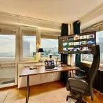 Blue 1 Lux Metro Fast Wifi 8gbs 75'tv Netflix Showmax Apartmán *