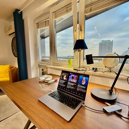 Blue 1 Lux Metro Fast Wifi 8gbs 75'tv Netflix Showmax Apartmán