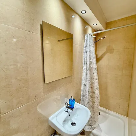 Apartament Blue 1 Lux Metro Fast Wifi 8gbs 75'tv Netflix Showmax *